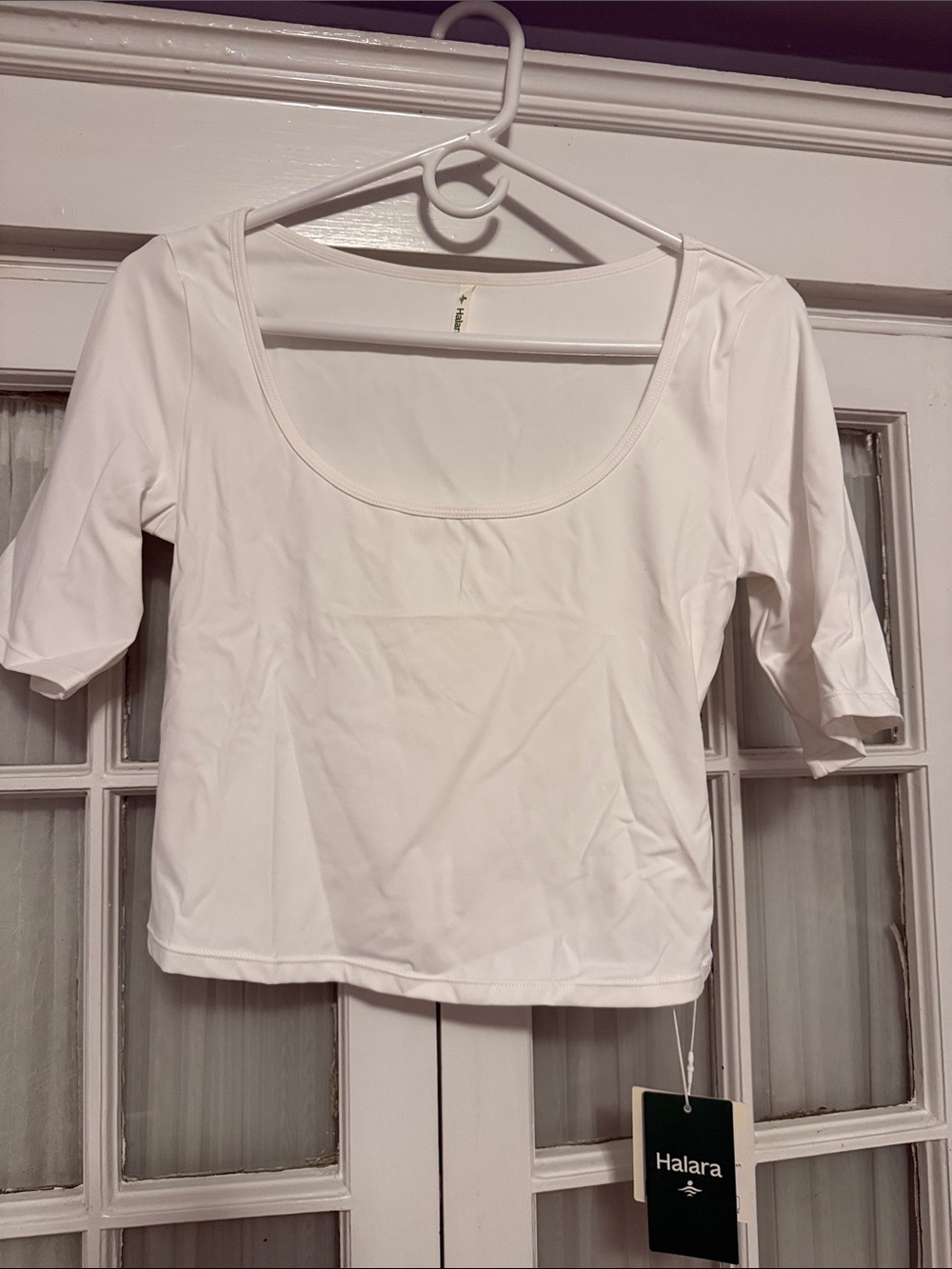 HALARA White Scoop Neck Cropped Tee - Short Sleeve